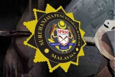 SPRM Pulau Pinang menahan seorang anggota penguat kuasa kerana disyaki meminta dan menerima suapan kira-kira RM11,000.