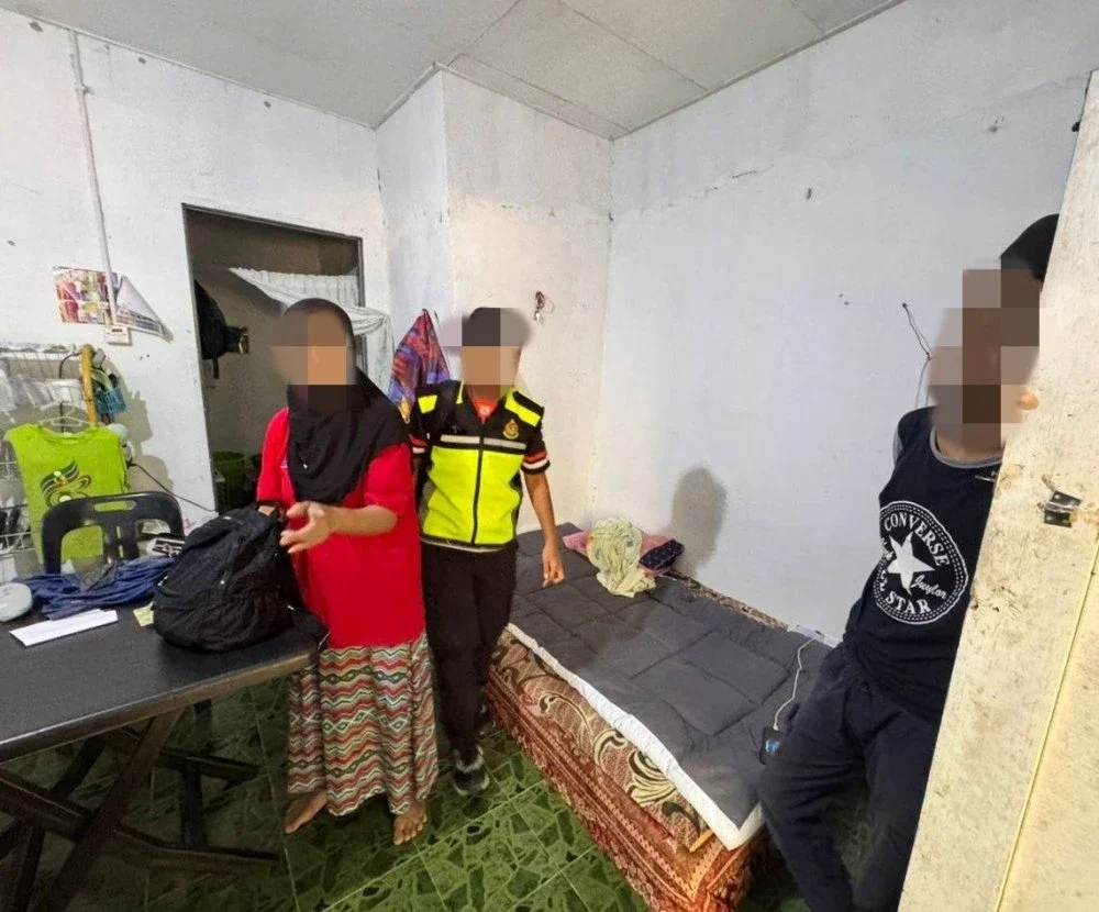 Individu yang ditahan dihantar ke Depot Imigresen Belantik untuk tinjauan lanjut. Foto: JIM