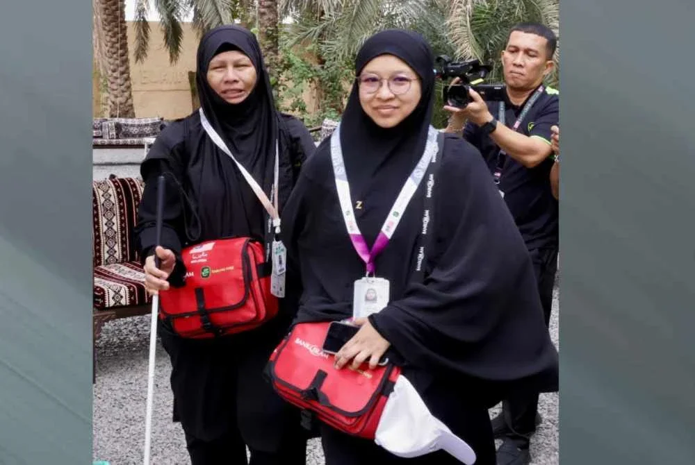 Siti Hadijah Abu Bakar (kiri) bersama Nur Asmah A Samad.