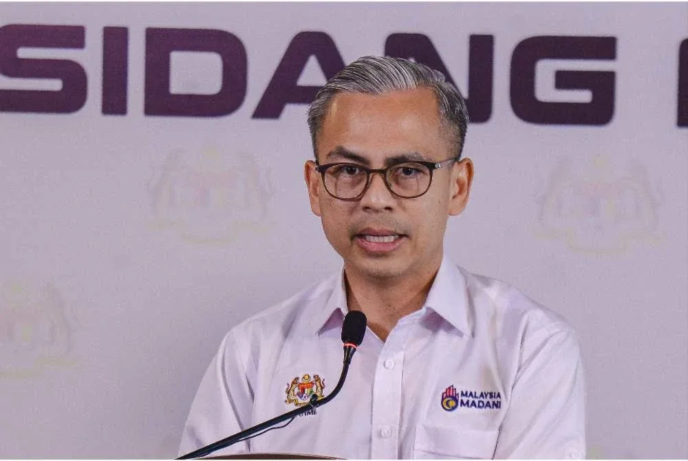 Fahmi Fadzil ketika bercakap pada sidang akhbar mingguan Kabinet di Menara Komunikasi hari ini. - Foto: Bernama