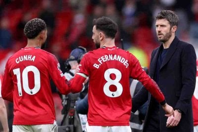 Carrick (kanan) telah membawa United ke tangga ketiga EPL. Foto Agensi