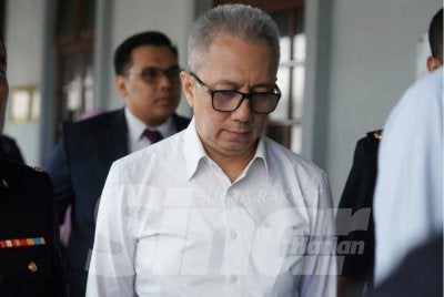 Datuk Hazri Hassan hadir ke Mahkamah Sesyen Kuala Lumpur pada Rabu, bagi menghadapi dua pertuduhan menggunakan kedudukan untuk suapan lebih RM130,000 pada 2024 dan 2025. - Foto: SINAR HARIAN/ ROSLI TALIB