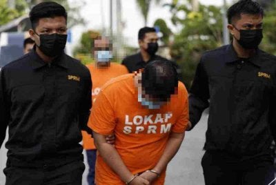  Dua individu termasuk seorang timbalan pengerusi sebuah badan bukan kerajaan (NGO) direman selama empat hari bagi membantu siasatan berhubung kes menyeleweng dana zakat berjumlah kira-kira RM230 juta. Foto Bernama