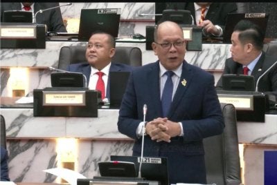 Izham menjawab sesi pertanyaan semasa Sidang DUN Selangor pada Rabu.