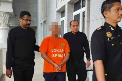 Seorang pemilik syarikat direman untuk membantu siasatan membabitkan sindiket isytihar palsu barang import. Foto SPRM