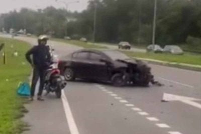 Polis menafikan dua kemalangan di Jalan Semenyih bukan disebabkan tumpahan minyak seperti tular di media sosial.