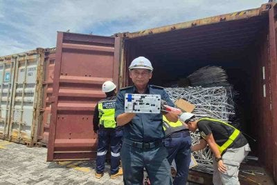 Pelbagai barangan e-waste dikesan dalam Op Green Shield.
