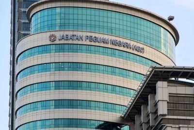 AGC sedang mengkaji dan meneliti kertas siasatan insiden tembakan yang menyebabkan kematian tiga individu di Durian Tunggal, Melaka pada November tahun lepas.