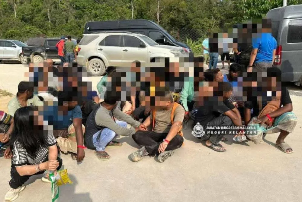 Seramai 114 PATI ditahan dalam Operasi Bersepadu JIM Kelantan di tapak projek hidrokuasa sekitar Dabong, Kuala Krai pada Isnin. Foto JIM Kelantan