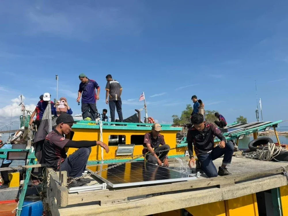 Projek Smart Eco-PV Boat menjadi platform pemindahan ilmu dan pembelajaran secara guna tangan dalam pemasangan panel solar untuk kira-kira 180 sukarelawan yang terdiri daripada pensyarah dan pelajar daripada 13 institusi pengajian tinggi tempatan termasuk politeknik, kolej komuniti dan institusi teknikal dari Johor, Negeri Sembilan, Kedah, Pahang dan Selangor.