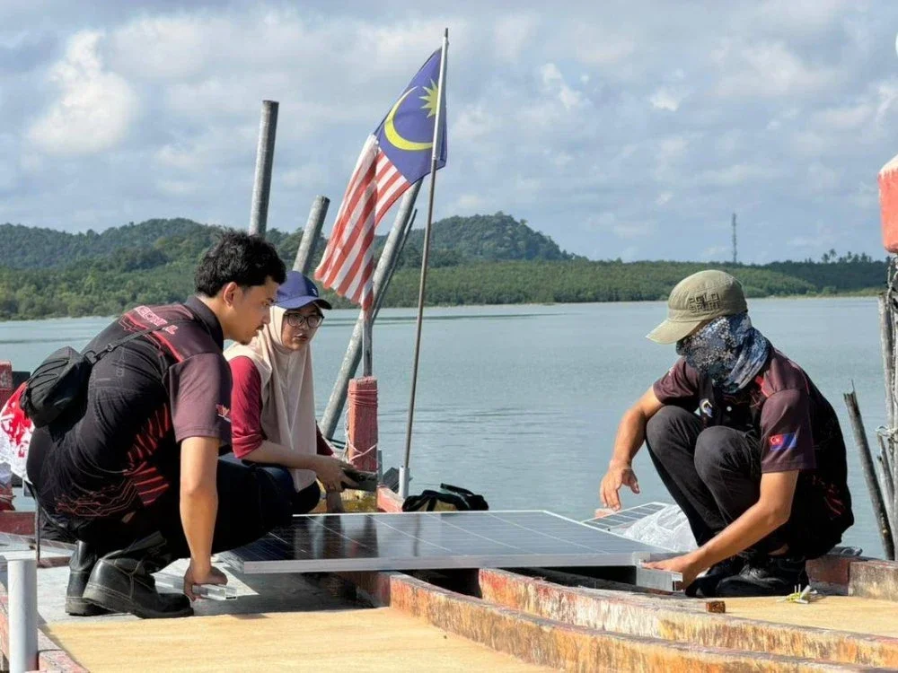 Projek Smart Eco-PV Boat menjadi platform pemindahan ilmu dan pembelajaran secara guna tangan dalam pemasangan panel solar untuk kira-kira 180 sukarelawan yang terdiri daripada pensyarah dan pelajar daripada 13 institusi pengajian tinggi tempatan termasuk politeknik, kolej komuniti dan institusi teknikal dari Johor, Negeri Sembilan, Kedah, Pahang dan Selangor.
