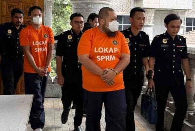 Perintah reman terhadap kedua-dua suspek lelaki itu dikeluarkan Majistret Ezrene Zakariah di Mahkamah Majistret Putrajaya pada Khamis.