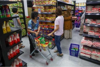 Madani Mart tidak menggunakan model yang sama seperti Kedai Rakyat 1Malaysia (KR1M). 
