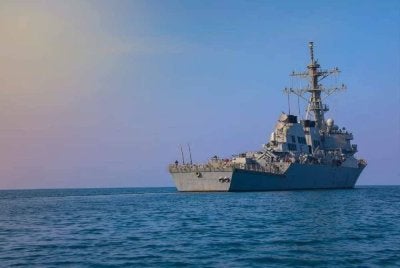 Trump mengeluarkan arahan untuk menembak mana-mana kapal yang memasang periuk api di Selat Hormuz.