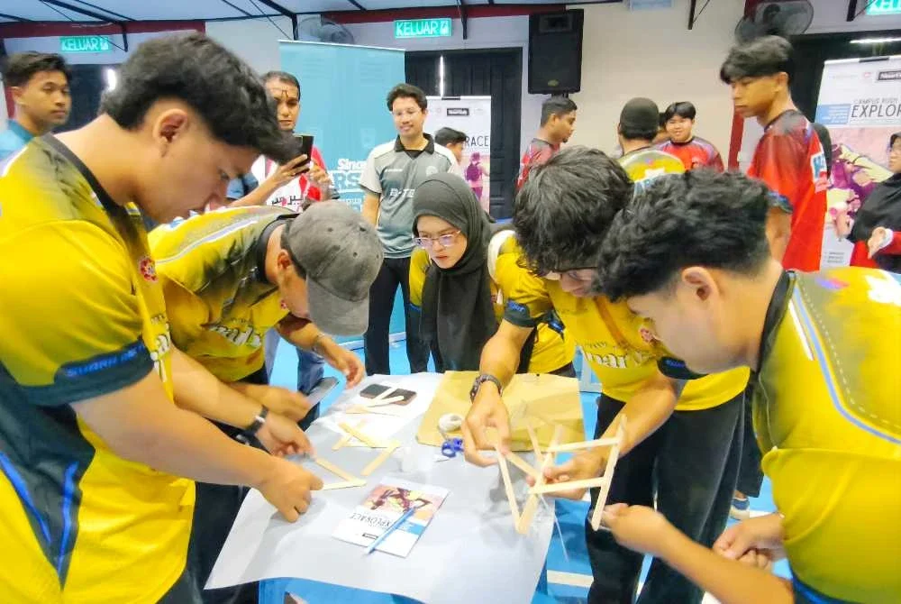 Para peserta begitu fokus menyiapkan tugasan yang diberikan kepada mereka sepanjang program Eksplorasi Sinar Daily x Sinar Varsity yang diadakan di TVETMARA Pasir Mas pada Rabu.