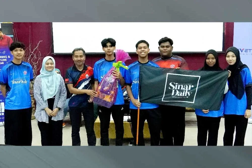 Antara pemenang pada program Eksplorasi Sinar Daily x Sinar Varsity yang diadakan di TVETMARA Pasir Mas pada Rabu.