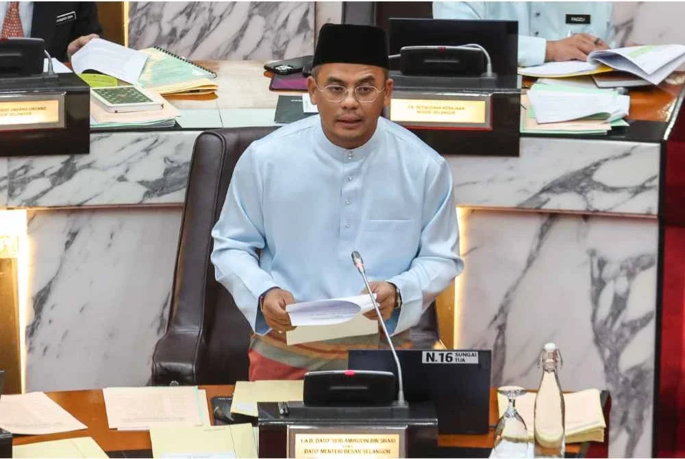 Amirudin menjawab soalan ketika Mesyuarat Pertama Persidangan Penggal Keempat DUN Selangor yang ke-15 Tahun 2026 di Dewan Negeri Selangor pada Jumaat. Foto Bernama