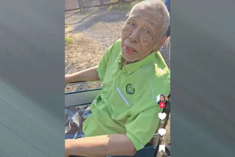 Tangkap layar video Hashim keluar mengambil angin di luar rumahnya dengan menaiki kerusi roda. - FOTO: TikTok Husna Hashim