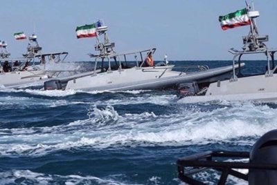 Armada bot laju IRGC bersama UUV bersedia menghadapi musuh. - Foto: Agensi
