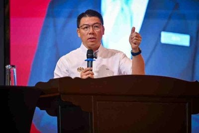 Kor Ming ketika berucap dalam majlis Penyerahan Watikah Pelantikan Pengerusi Jawatankuasa Pembangunan dan Keselamatan Kampung (JPKK) Kampung Baru Cina Negeri Perak pada Jumaat.