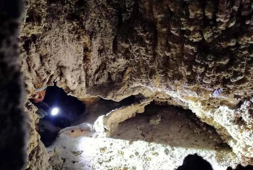 Gua Loyang yang terletak di Gunung Masoorat menyimpan pelbagai kisah zaman prasejarah tempat tinggal manusia terawal.