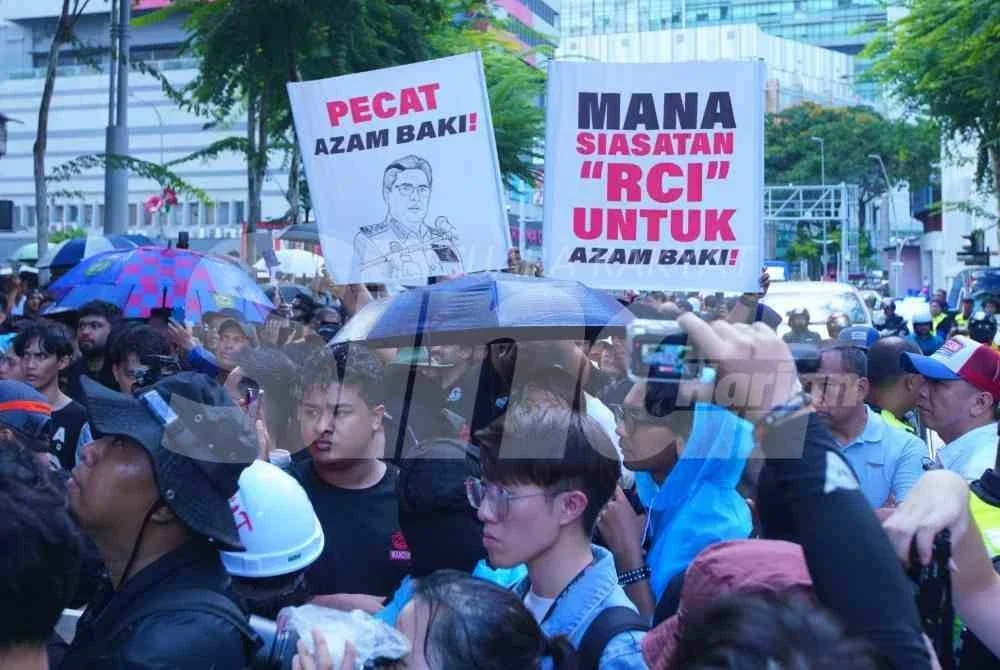 Suasana sekitar Himpunan Tangkap Azam Baki yang berlangsung di Jalan Tuanku Abdul Rahman pada Sabtu. FOTO: SINAR HARIAN / MOHD HALIM ABDUL WAHID