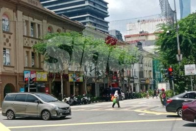 Pemerhatian setakat jam 1.30 tengah hari mendapati tiada kehadiran individu atau kumpulan yang membawa plakad mahupun berkumpul bagi menyertai himpunan tersebut.