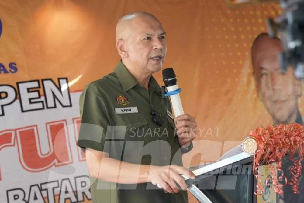 Armizan ketika berucap pada Kempen Turun Harga di Pasaraya Bataras, Papar hari ini.