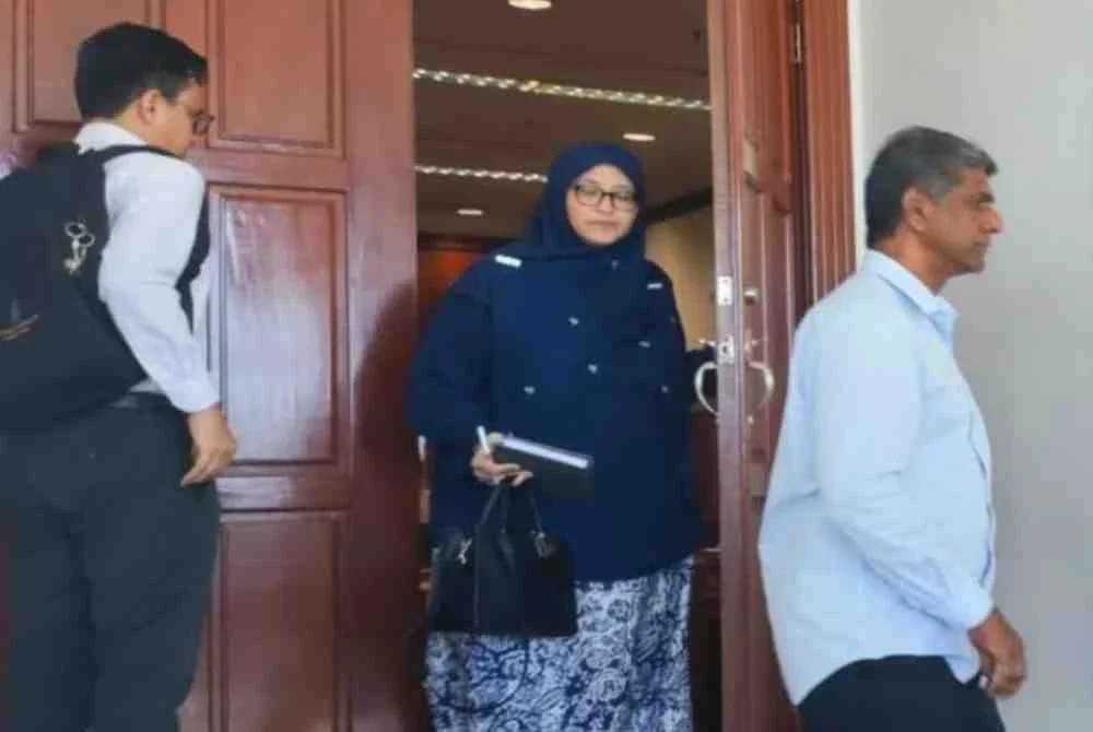Mahkamah Tinggi di sini hari ini menolak saman kecuaian berjumlah lebih RM3 juta yang difailkan seorang bapa terhadap Universiti Utara Malaysia (UUM) berhubung kematian anaknya yang didakwa akibat renjatan elektrik di asrama pelajar universiti itu.
