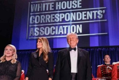 Trump dan isterinya, Melania menghadiri majlis White House Correspondents’ Dinner di Washington pada Sabtu. Foto Reuters