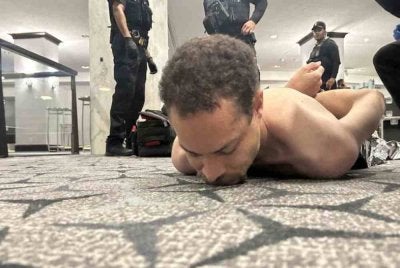 Suspek yang dikenali sebagai Cole Allen ditahan susulan insiden tembakan pada majlis makan malam wartawan Rumah Putih di Washington.