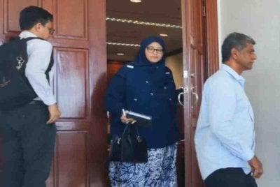 Mahkamah Tinggi di sini hari ini menolak saman kecuaian berjumlah lebih RM3 juta yang difailkan seorang bapa terhadap Universiti Utara Malaysia (UUM) berhubung kematian anaknya yang didakwa akibat renjatan elektrik di asrama pelajar universiti itu.