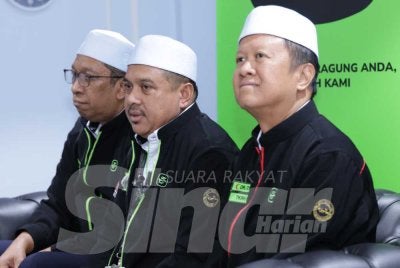 Mohd Hisham (tengah) pada sidang media mingguan di Makkah.