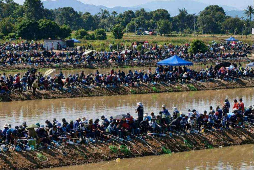 Kira-kira 15,000 peserta hadir merebut hadiah lumayan. Foto FB Kedah Kini