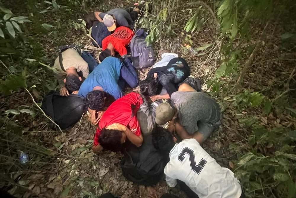 Seramai 10 PATI warga Myanmar dicekup ketika menyorok di dalam hutan berhampiran Kampung Tok Rusa, Meranti, Pasir Mas pada Ahad. Foto PGA