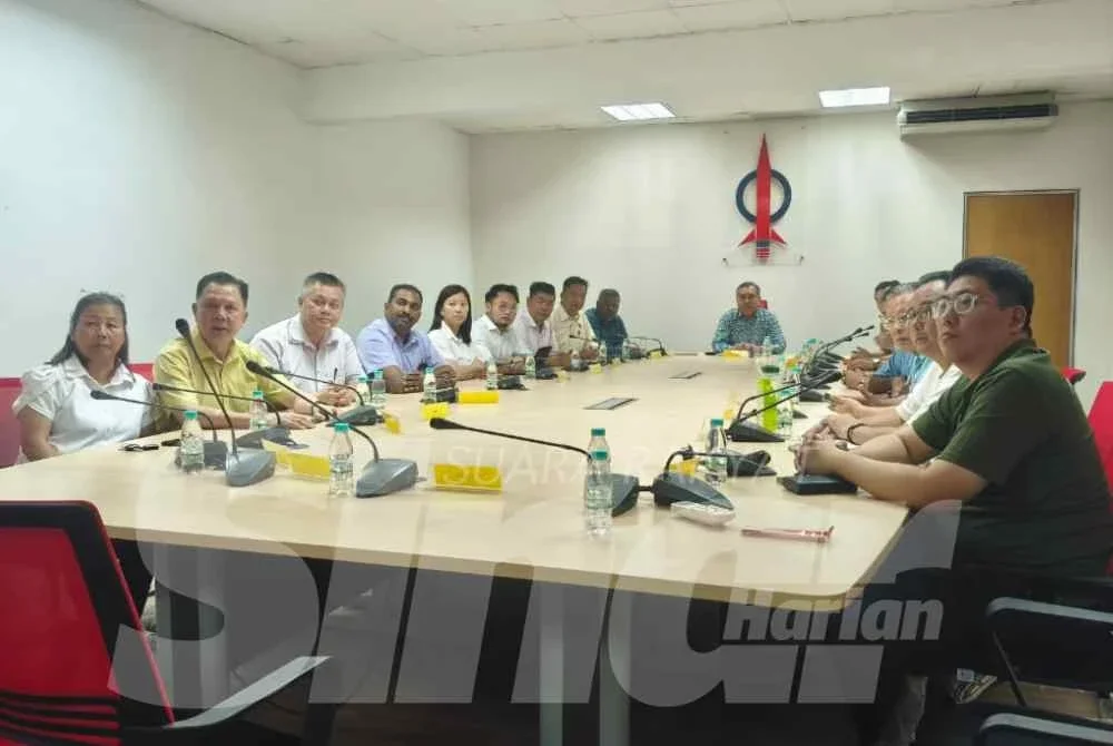 Anthony ketika mempengerusikan mesyuarat pada Isnin.