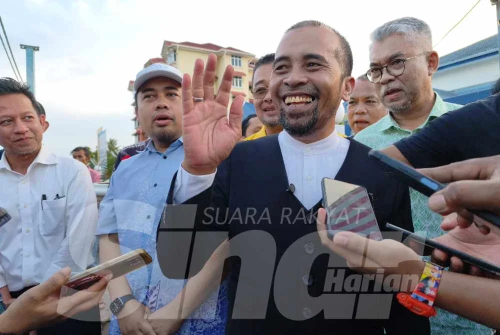Wan Rohimi memberi keterangan lebih satu jam bermula jam 5 hingga 6.30 petang di IPD Kota Bharu pada Isnin. - Foto:SINAR HARIAN/HAZELEN LIANA KAMARUDIN