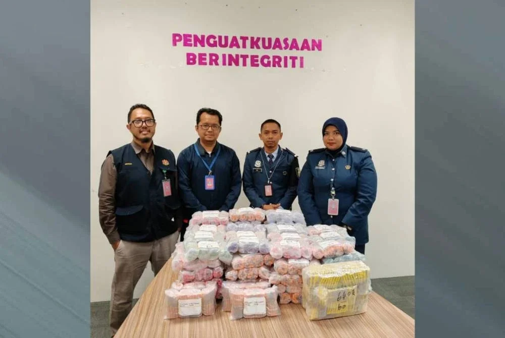Pelbagai ubat-ubatan yang dirampas di KLIA pada Isnin.