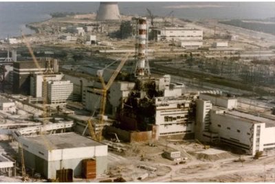 Pemandangan Loji Kuasa Nuklear Chernobyl tiga hari selepas letupan pada 29 April 1986 di Chernobyl. Foto Agensi