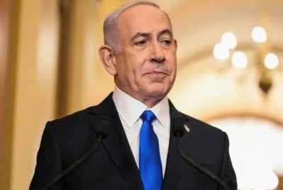 Tinjauan pendapat meramalkan Netanyahu akan kalah dalam pilihan raya seterusnya yang dijangka diadakan selewat‑lewatnya hujung Oktober. - Foto fail/AP
