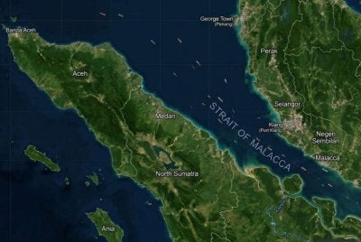 Pelabuhan di sepanjang Selat Melaka, khususnya Pelabuhan Klang dan Pelabuhan Singapura yang mempunyai jaringan luas dengan pelabuhan di Teluk, berisiko terjejas jika penutupan Selat Hormuz berlarutan. Foto: Bernama 