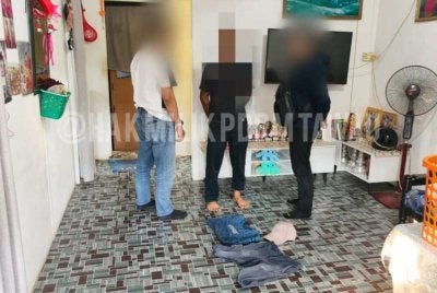 Suspek ditahan dalam serbuan di sebuah rumah pekerja di Jalan Batu Laut, Tawau.