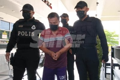  Lim Tian didakwa atas tiga pertuduhan membunuh dalam kes tembakan tiga maut di Taman Kota Jaya, Kota Tinggi.