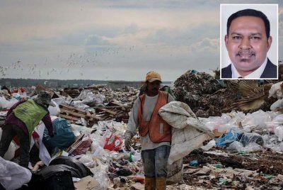 Joe Saravanan (gambar kecil) berkata, FWCMS memainkan peranan penting dalam menyokong operasi industri yang bergantung kepada tenaga kerja asing dalam skala besar. Foto fail Bernama 