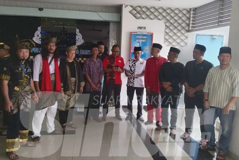 NGO bersama penduduk membuat laporan polis di IPD Kuala Langat pada Isnin.