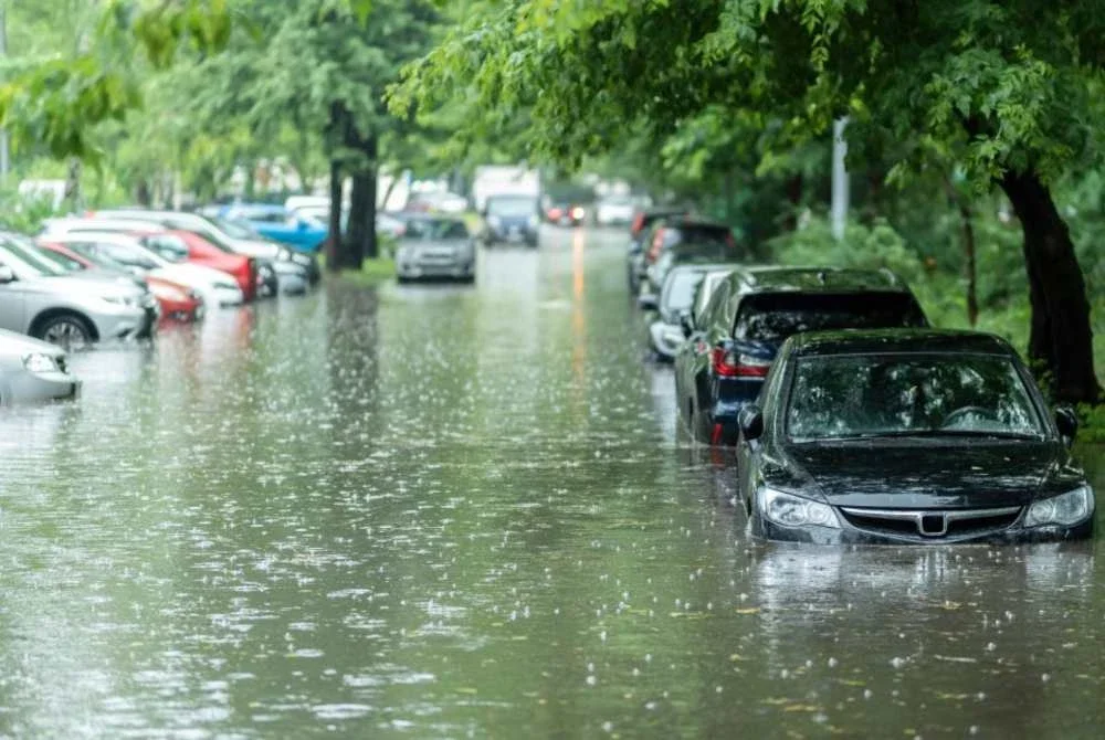 Isu banjir kilat masih menjadi igauan menakutkan pengguna jalan raya dan penduduk negeri Selangor. - Gambar hiasan