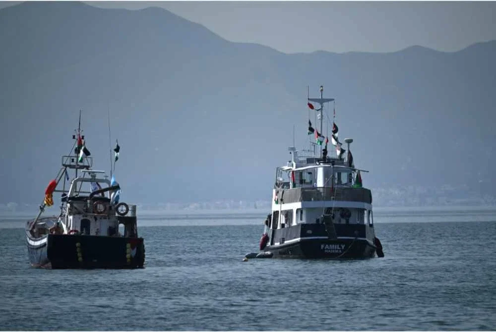 Sebanyak 56 kapal di bawah Global Sumud Flotilla mula belayar keluar dari Pelabuhan Catania, Itali ke perairan antarabangsa menuju ke Gaza dalam satu misi yang bertujuan memecahkan sekatan ke atas wilayah Palestin.