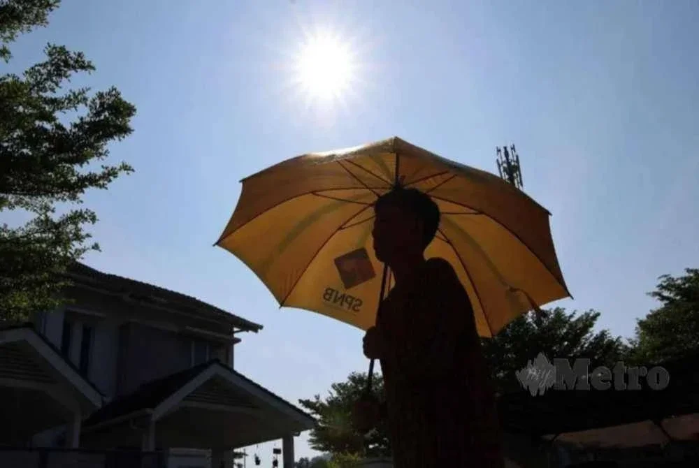 Status Tahap 1 atau berjaga-jaga dikeluarkan apabila suhu maksimum harian 35 hingga 37 darjah Celsius sekurang-kurangnya selama tiga hari berturut-turut.