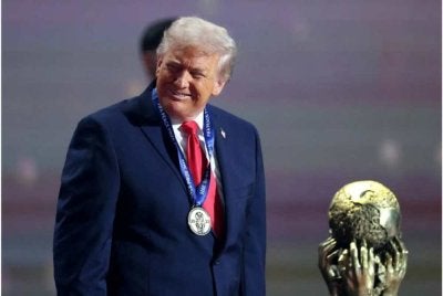 Trump ketika menerima Anugerah Keamanan FIFA pada Disember lalu.