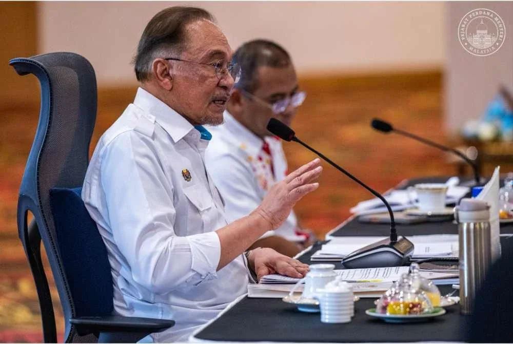 Anwar mempengerusikan mesyuarat Pembangunan Negeri Selangor di Shah Alam, Selangor. Foto Pejabat Perdana Menteri.